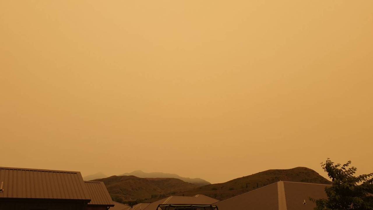 Yellow skies over Queenstown on 1 January 2020