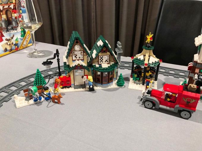 Lego Winter Village Post Office set